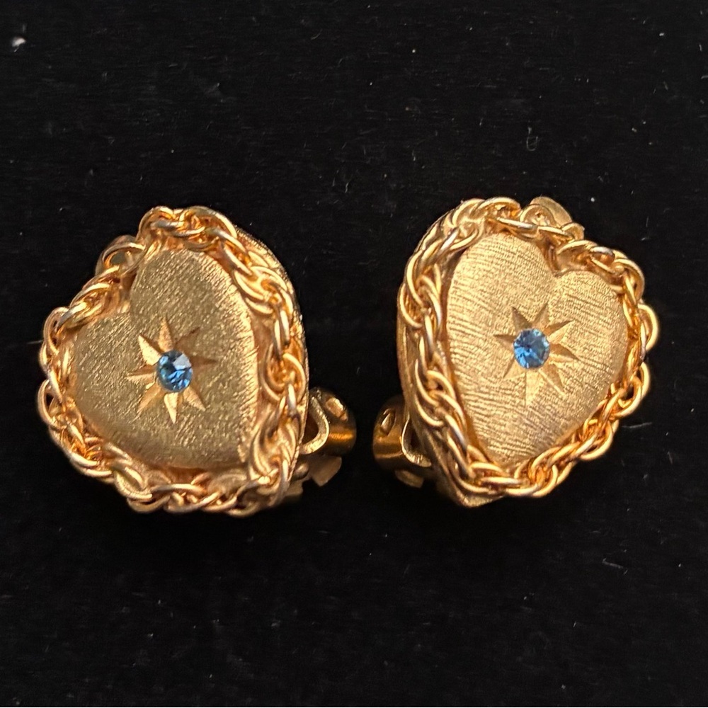 Elegant Vintage Clip-On Gold Heart Earrings with Blue Stone